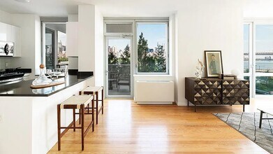 4540 Center Blvd in Queens, NY - Building Photo - Building Photo