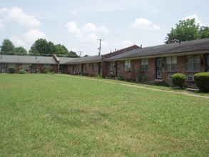 College View Apartments in Memphis, TN - Building Photo - Building Photo