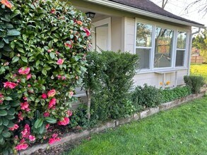 926 SW Greenwood Ave in Grants Pass, OR - Building Photo - Building Photo