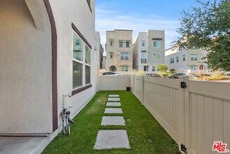 749 Daniel Freeman Cir in Inglewood, CA - Building Photo - Building Photo