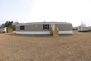 7017 Ottis Ln in Parkton, NC - Building Photo