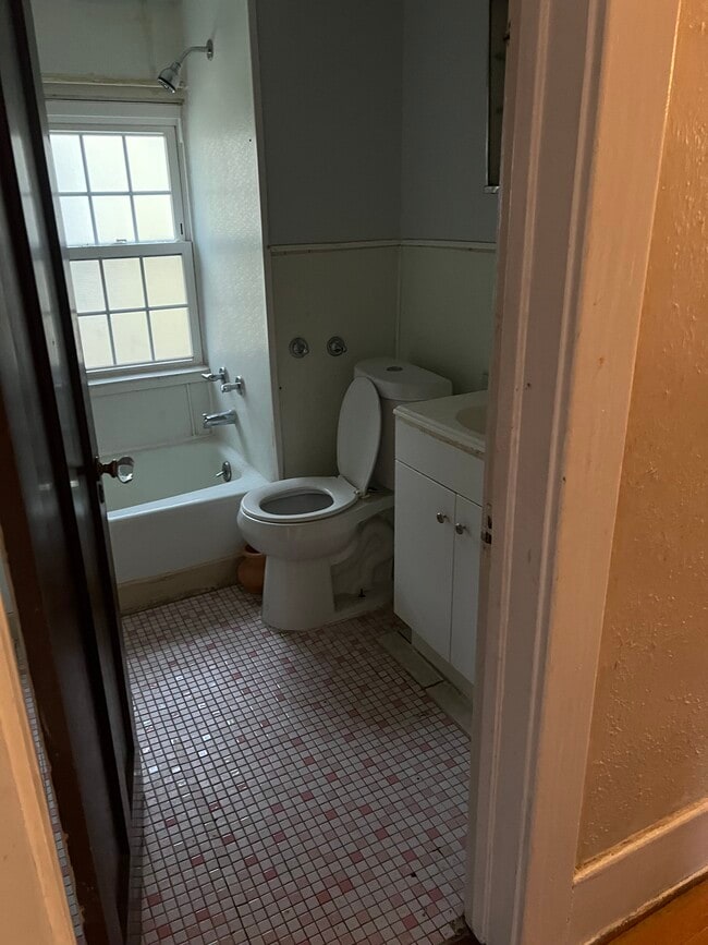 35 Poultney Ave in Buffalo, NY - Building Photo - Building Photo