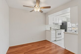 700 E Cedar Ave in Burbank, CA - Foto de edificio - Building Photo