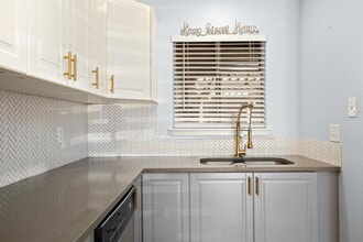 909 Reinli St in Austin, TX - Building Photo - Building Photo