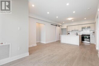 1-411 Chef Ln in Barrie, ON - Building Photo - Building Photo