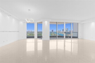 21200 NE 38th Ave in Aventura, FL - Building Photo - Building Photo