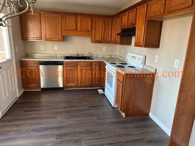 100 Corn Crib Ct in Newnan, GA - Building Photo - Building Photo