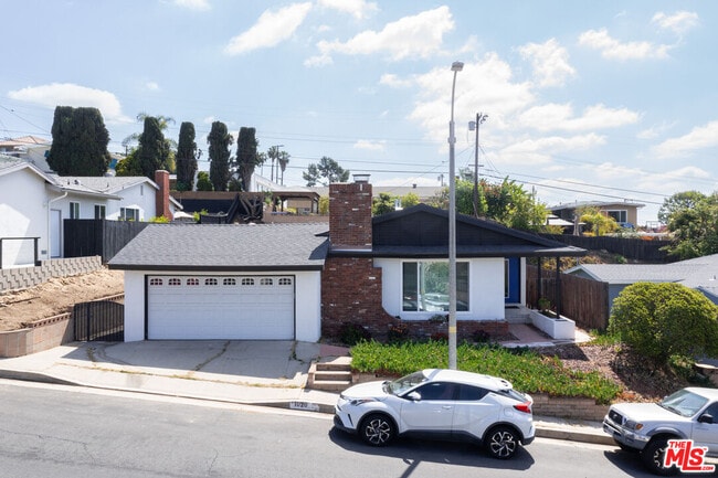 1020 Larker Ave in Los Angeles, CA - Building Photo - Building Photo