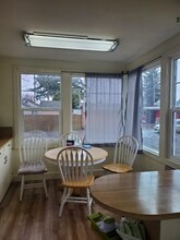 555 N Broadway St in Estacada, OR - Foto de edificio - Building Photo