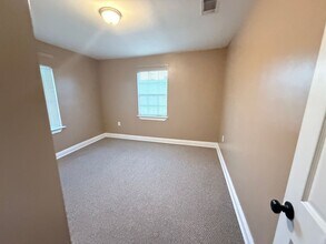 2560 Madrid St in New Orleans, LA - Building Photo - Building Photo