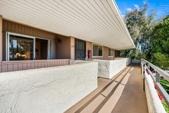 2860 N Los Felices Rd in Palm Springs, CA - Building Photo - Building Photo