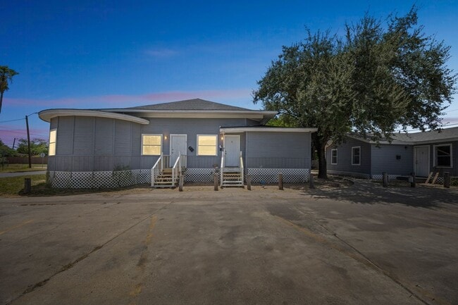 property at 1007 W St Charles St