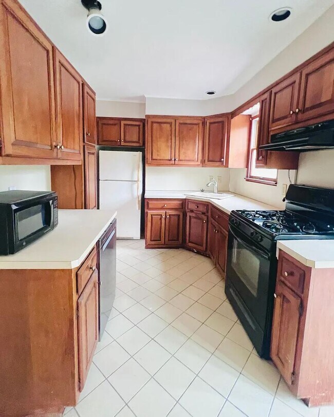 408 17th St Rentals in West Babylon, NY