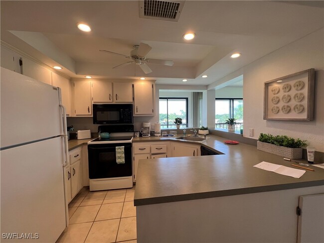 7410 Lake Breeze Dr in Ft. Myers, FL - Building Photo - Building Photo