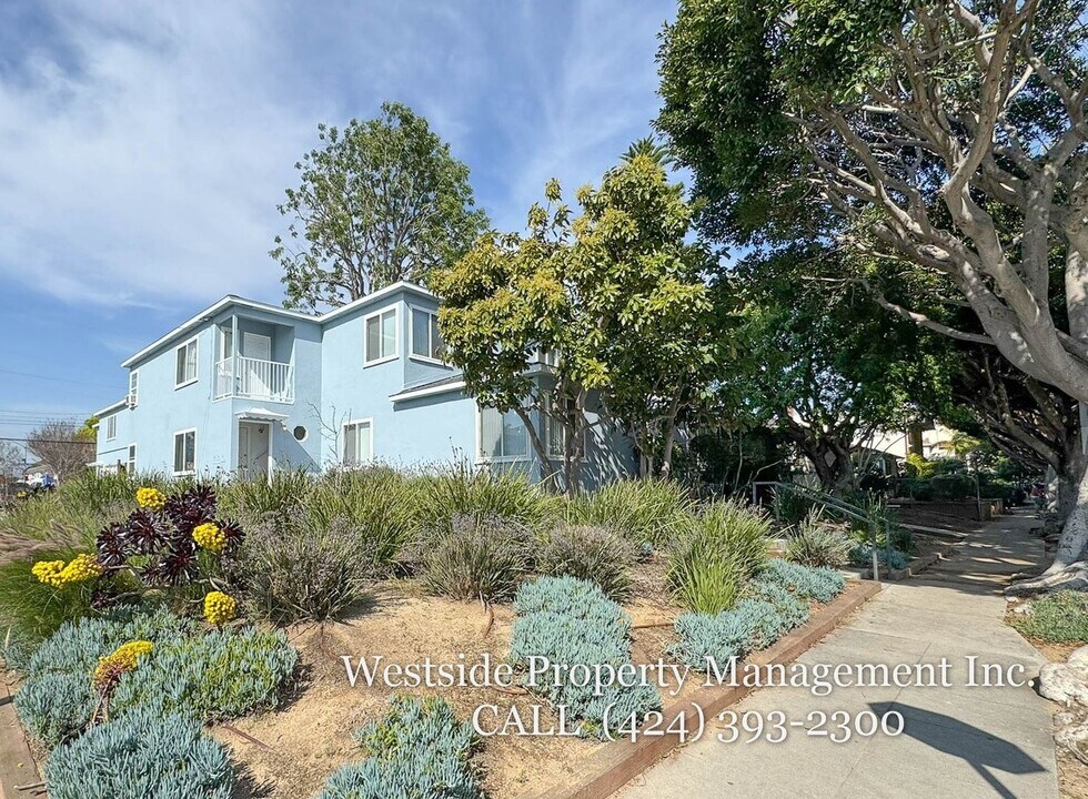 2301 Oak St in Santa Monica, CA - Building Photo