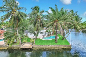 2702 Scott St in Hollywood, FL - Foto de edificio - Building Photo