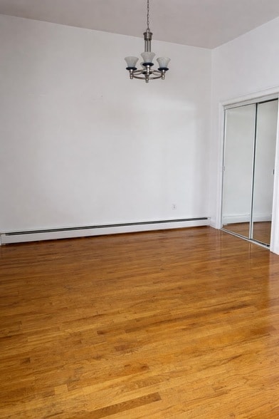 163 Christopher Columbus Dr in Jersey City, NJ - Foto de edificio - Building Photo