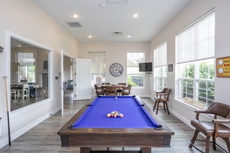 The Flats at Summit Station in South Park, PA - Foto de edificio - Interior Photo