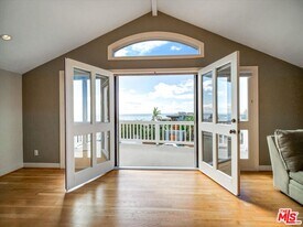 3897 Rambla Orienta in Malibu, CA - Building Photo