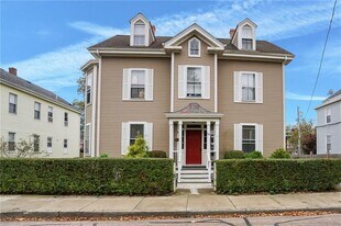 30 Gould St in Newport, RI - Building Photo