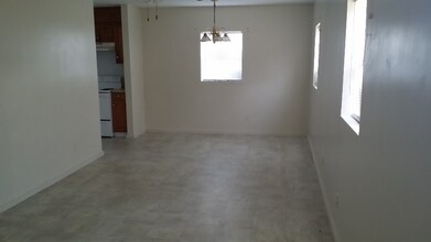 346 Railroad Ave in Lexington, SC - Foto de edificio - Building Photo