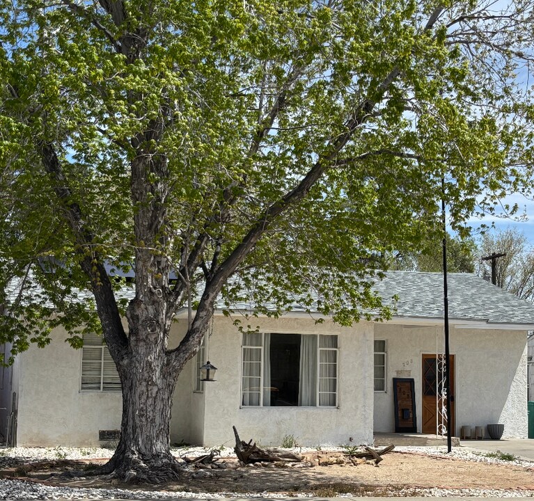 708 N Monterey Ave in Farmington, NM - Building Photo