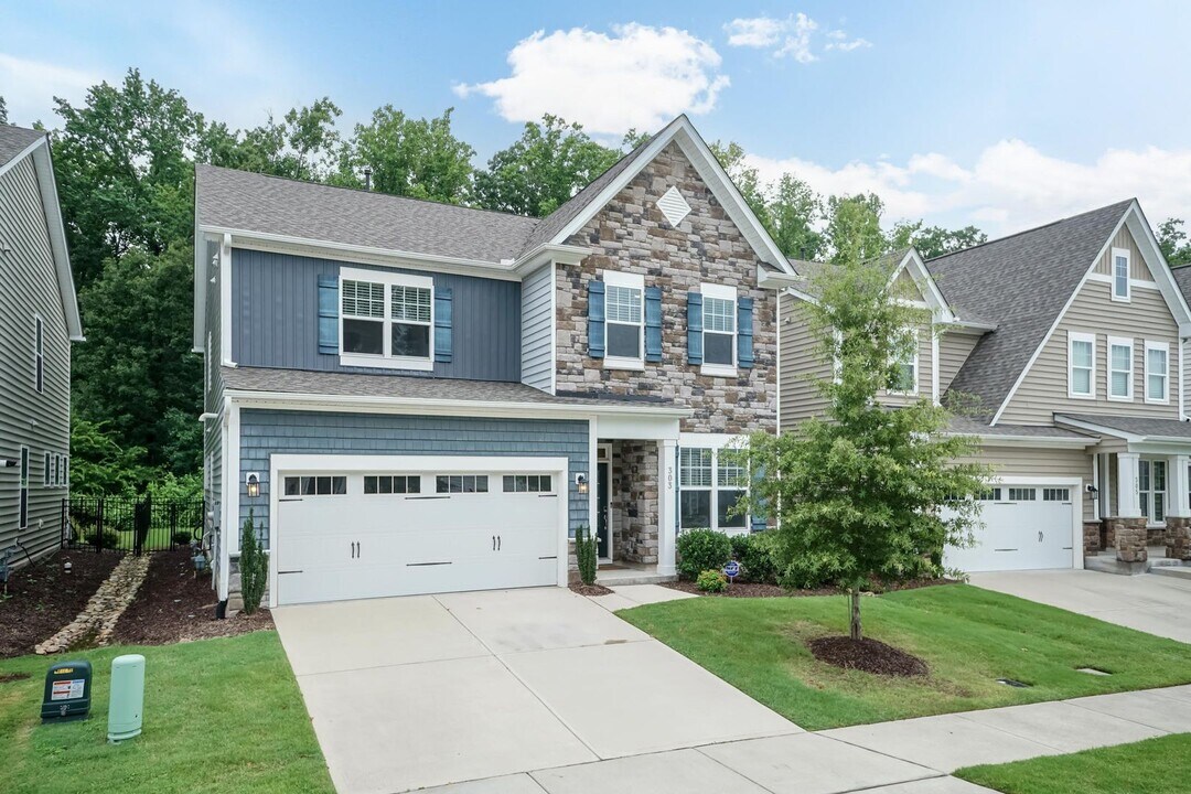 303 Silverhawk Ln in Durham, NC - Building Photo