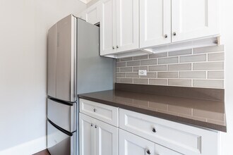 827 W Lakeside Pl, Unit CC in Chicago, IL - Foto de edificio - Building Photo
