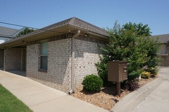 410 W Matthews Ave in Jonesboro, AR - Foto de edificio - Building Photo