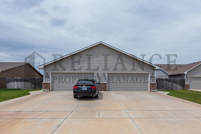 8804 E Chris St in Bel Aire, KS - Building Photo - Building Photo