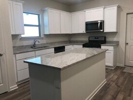 1305 Parker Dr in Princeton, TX - Building Photo