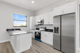 8014 Mangrove Cir in La Belle, FL - Building Photo - Building Photo