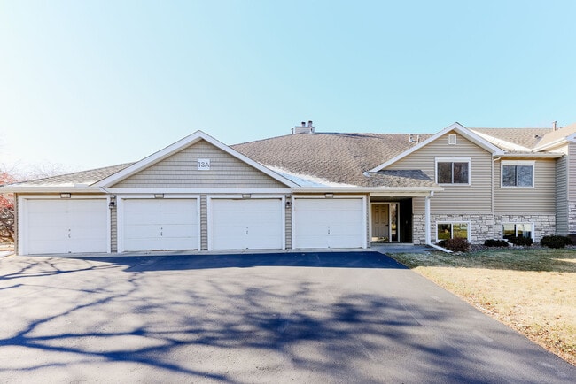 14431 Fairway Dr, Unit 14431 Fairway Drive in Eden Prairie, MN - Building Photo - Building Photo