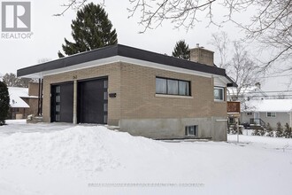 345-345 Elizabeth Dr in Gananoque, ON - Building Photo - Building Photo