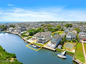 50 Ocean Ave in Manasquan, NJ - Foto de edificio - Building Photo