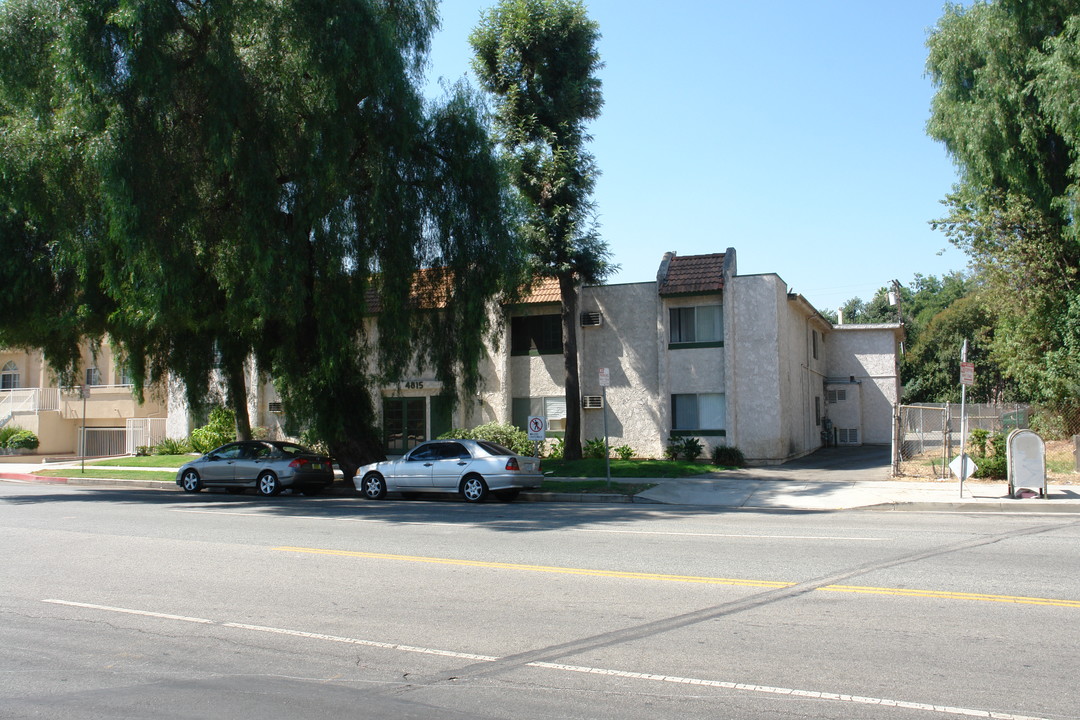 4815 Kester Ave in Sherman Oaks, CA - Building Photo