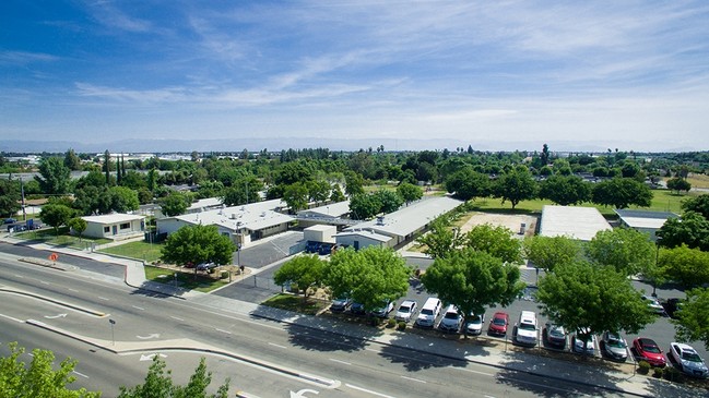 Peach Brook Apartments in Fresno, CA - Building Photo - Building Photo