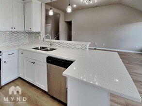 5401 Ashworth Ct in Granbury, TX - Foto de edificio - Building Photo