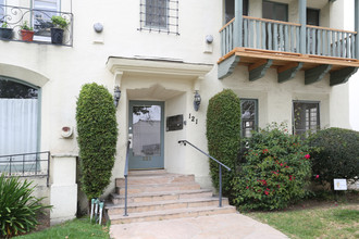 121 S Rexford Dr in Beverly Hills, CA - Building Photo - Building Photo