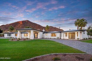 4601 N Royal View Dr in Phoenix, AZ - Building Photo