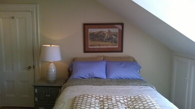 1094 Woodbury Ave, Unit 301 in Portsmouth, NH - Building Photo - Building Photo