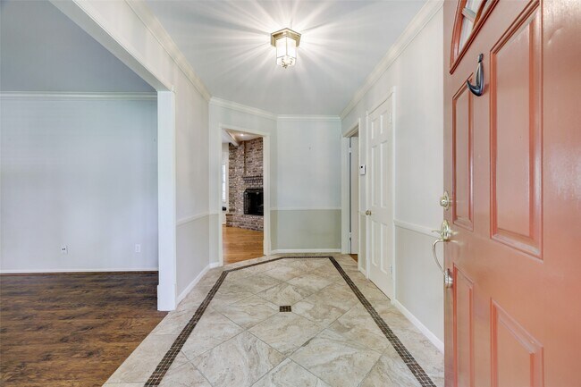 12318 Perthshire Rd in Houston, TX - Building Photo - Building Photo