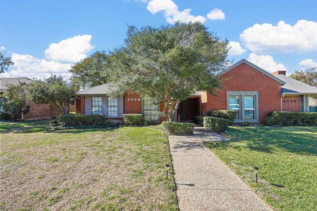 4026 St Christopher Ln in Dallas, TX - Building Photo