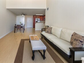 5550 Owensmouth Ave in Los Angeles, CA - Building Photo - Building Photo