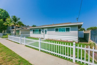 3-unit complex in Buena Park, CA - Foto de edificio - Building Photo