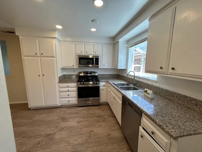 1814 Brookside Ave in Oxnard, CA - Building Photo - Building Photo