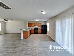 316 Falling Pine Dr in Conroe, TX - Building Photo - Building Photo