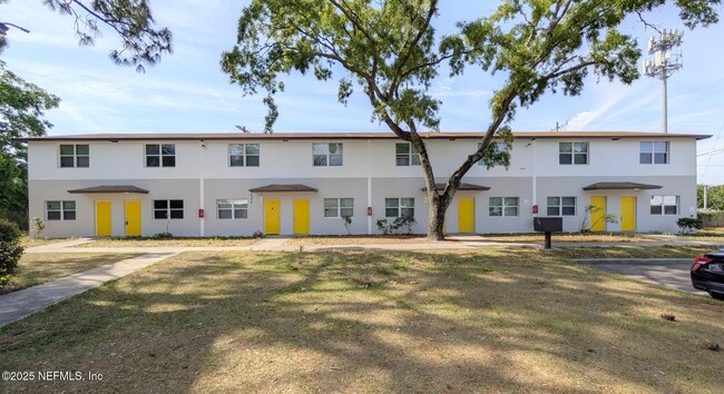 property at 2851 Yellow Pine Ct