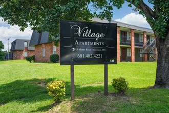 Summit at the Village Apartments in Meridian, MS - Foto de edificio - Building Photo
