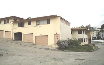 3874-3880 Roble Vista Dr in Los Angeles, CA - Building Photo - Building Photo